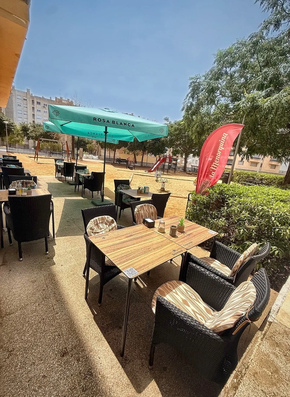Terraza de El Paraíso junto a la zona de juegos
